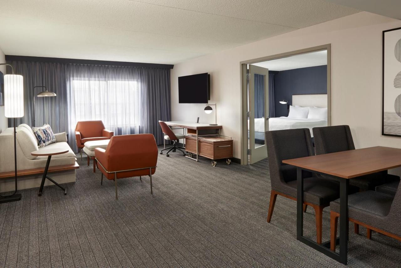 Courtyard By Marriott Toronto Mississauga/Meadowvale Hotel Ngoại thất bức ảnh