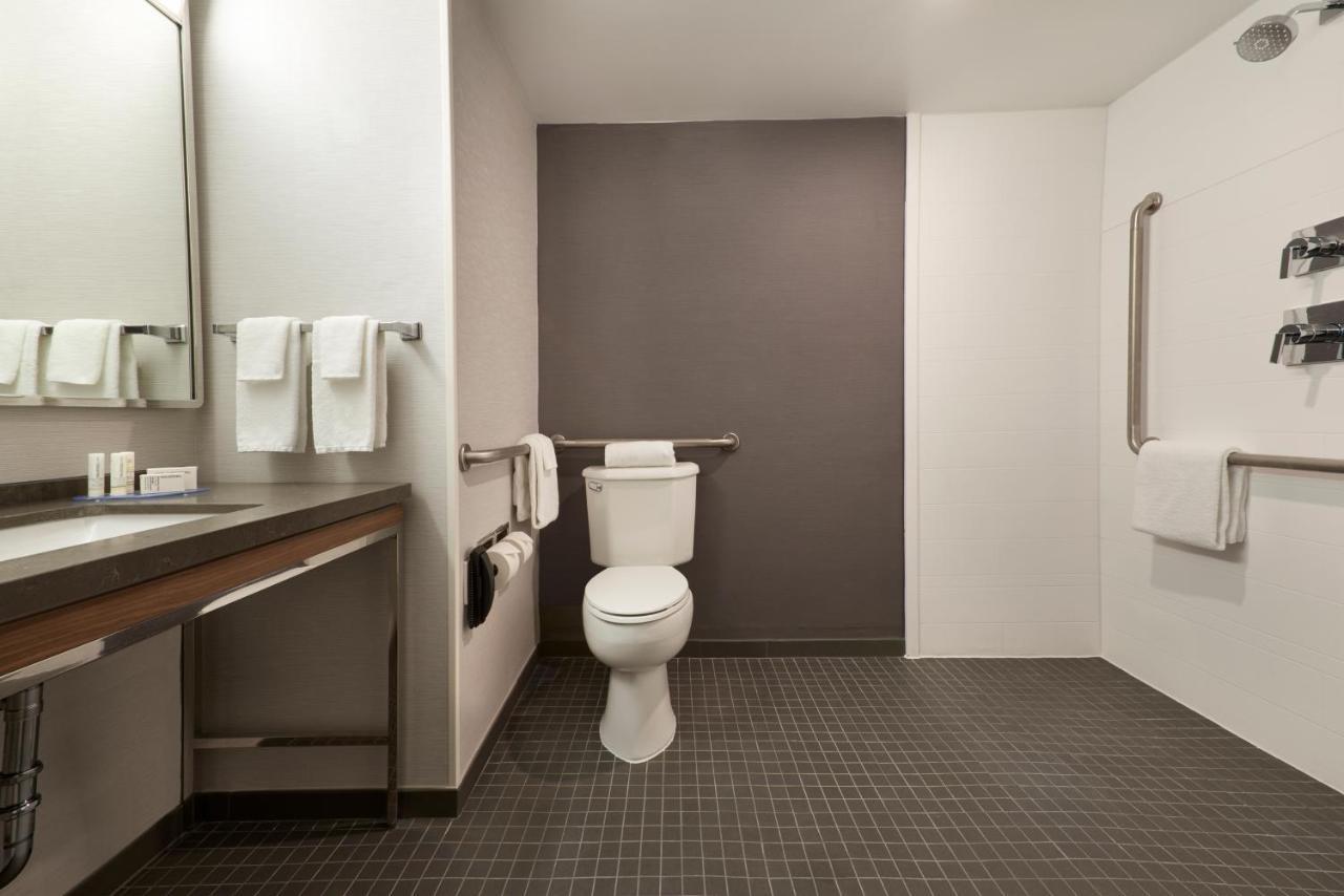 Courtyard By Marriott Toronto Mississauga/Meadowvale Hotel Ngoại thất bức ảnh