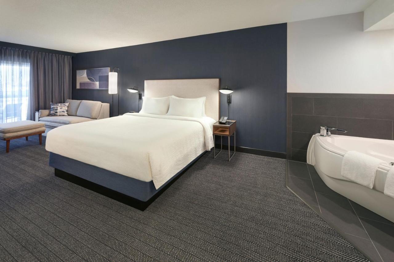 Courtyard By Marriott Toronto Mississauga/Meadowvale Hotel Ngoại thất bức ảnh