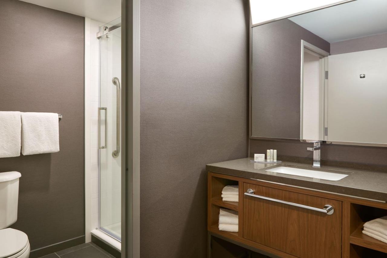 Courtyard By Marriott Toronto Mississauga/Meadowvale Hotel Ngoại thất bức ảnh