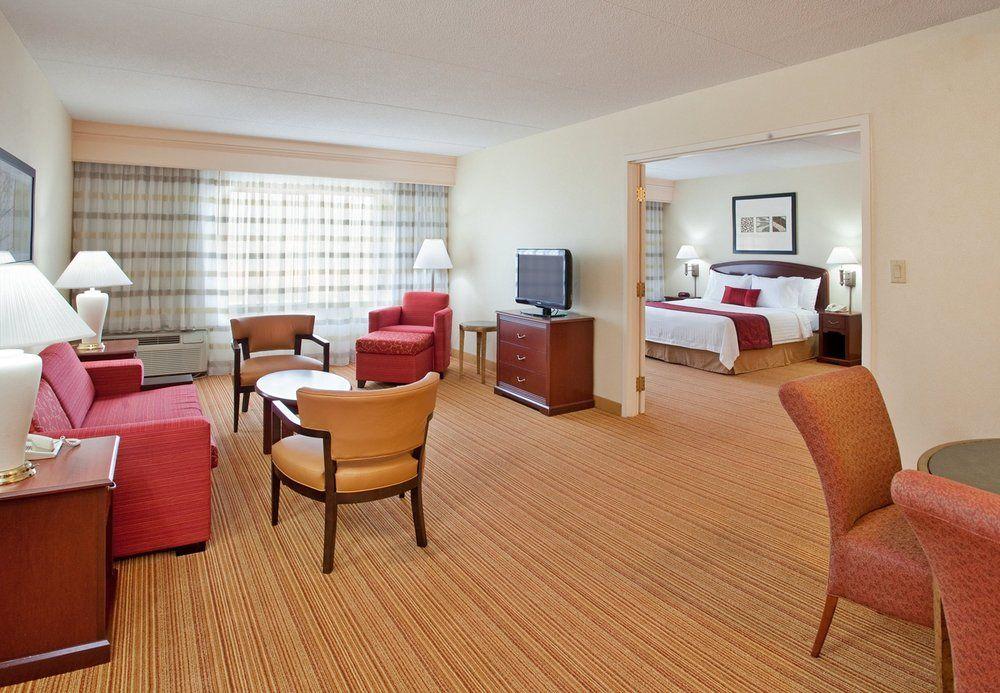 Courtyard By Marriott Toronto Mississauga/Meadowvale Hotel Ngoại thất bức ảnh