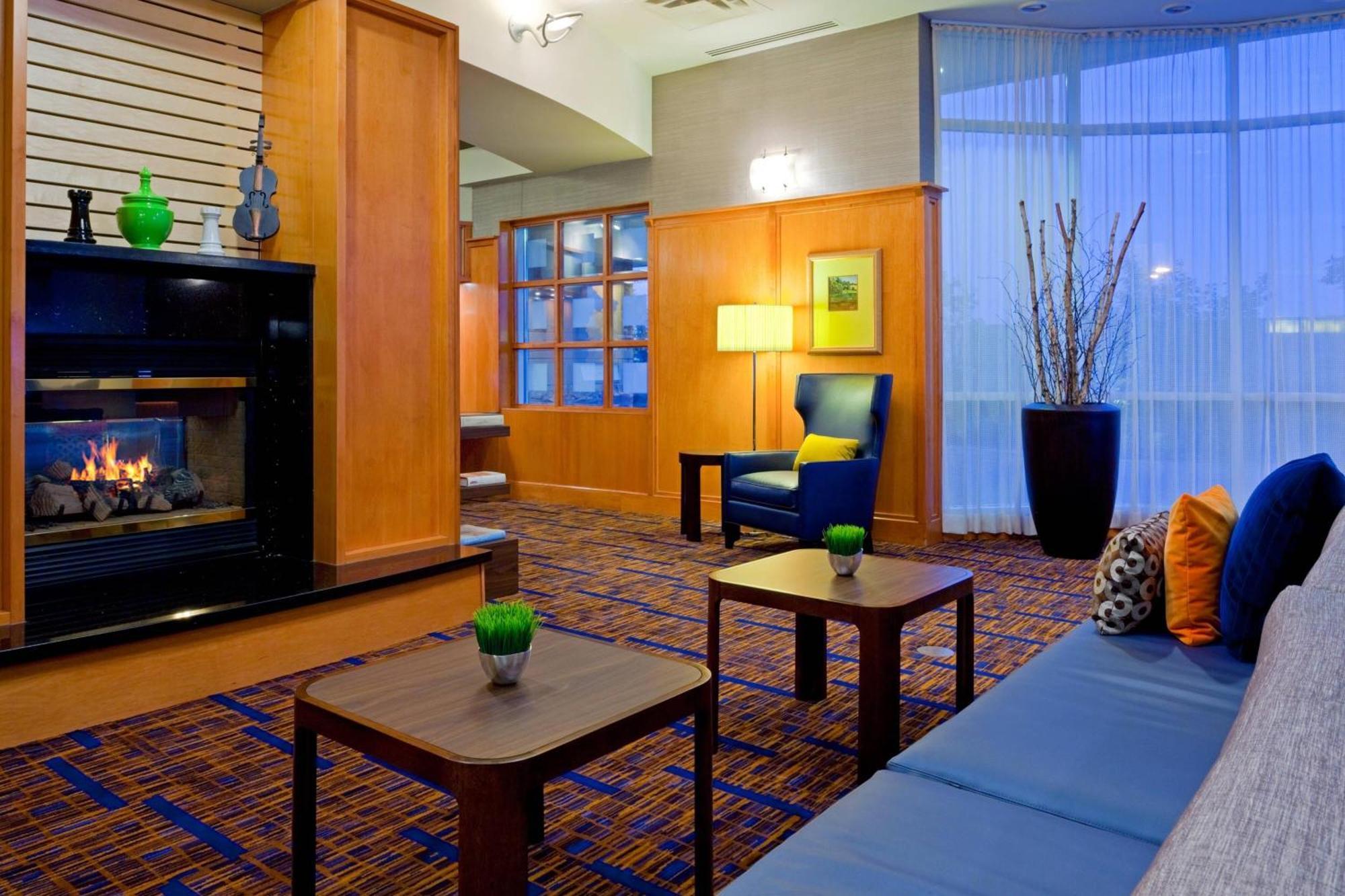 Courtyard By Marriott Toronto Mississauga/Meadowvale Hotel Ngoại thất bức ảnh