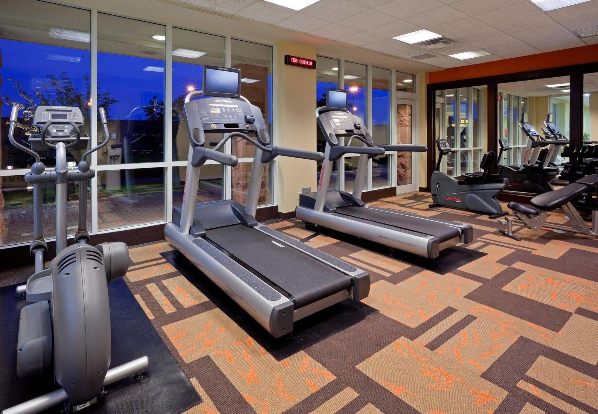 Courtyard By Marriott Toronto Mississauga/Meadowvale Hotel Ngoại thất bức ảnh